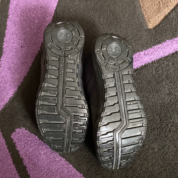 Under armour black shoes size 7 - Picture 3 of 3